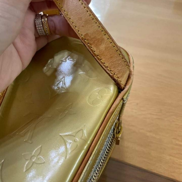 Louis Vuitton - Picture 8 of 17